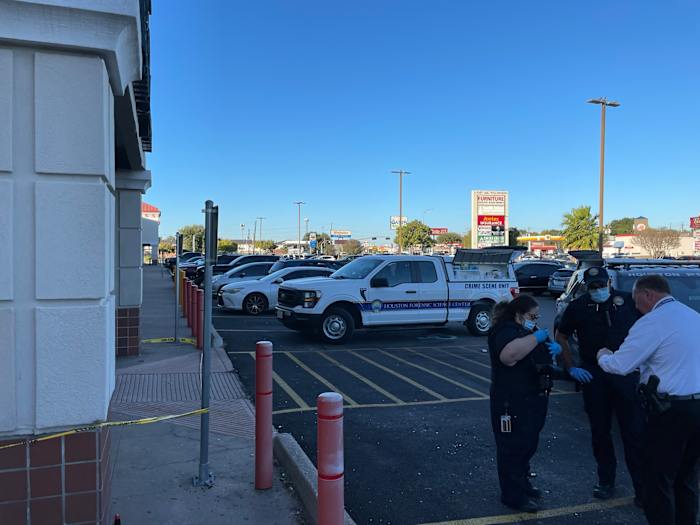 Homeless man dies after being assaulted, falling to the ground in SW Houston