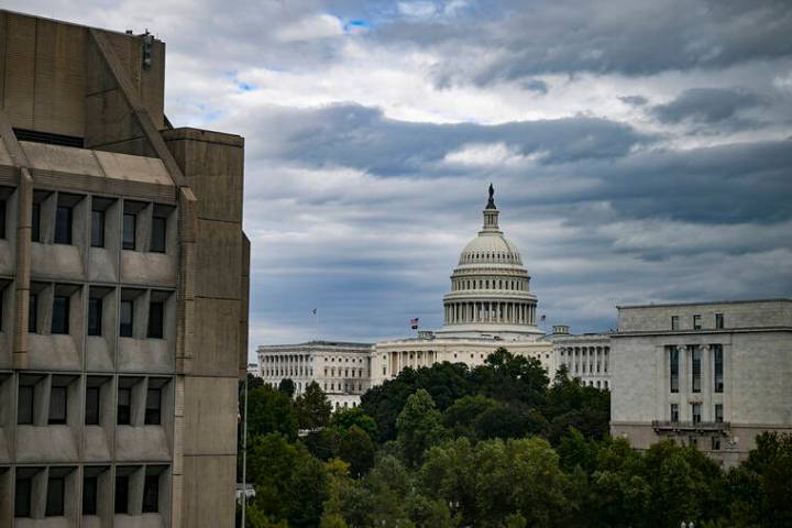 Letter: Update Congress pay, end shutdown threat