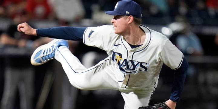 Pete Fairbanks' 2026 option declined by Rays