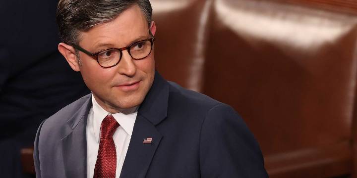 House Democrats cave, vote for GOP bill to end record