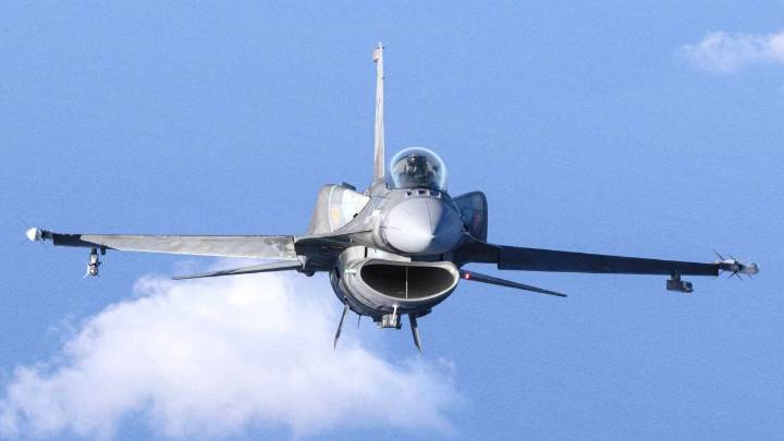 Argentina refuerza su poderío militar: Compraron F-16, aviones de reabastecimiento, Hércules C