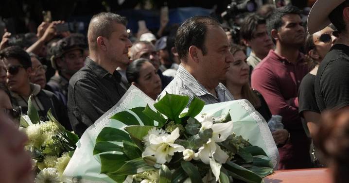 Claman justicia en Uruapan por asesinato de Carlos Manzo y exigen renuncia de Sheinbaum