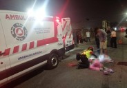 Derriba a pareja de motociclistas y se da a la fuga en Ramos Arizpe; joven embarazada resulta herida (video)