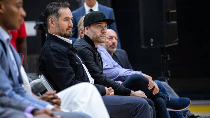 Lakers fire Joey Buss, Jesse Buss from front office positions after ownership change