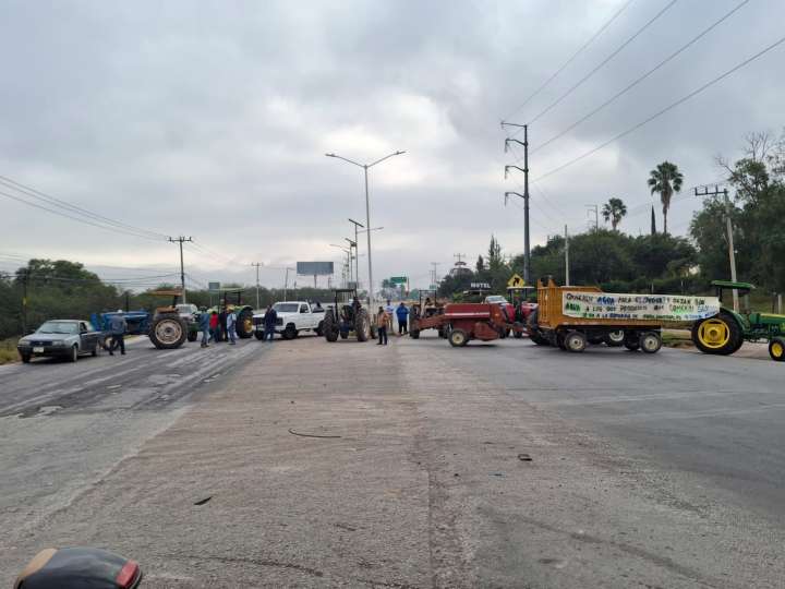 PC despliega 100 elementos por megabloqueo de transportistas