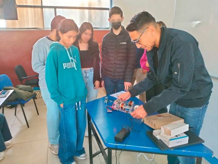 Impulsa UAZ vocación científica con el Taller de Ciencias LUMAT