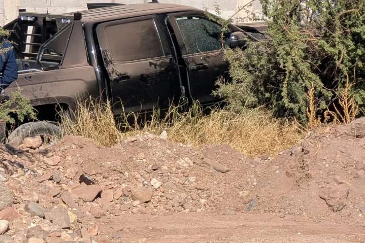Hallan a dos hombres ejecutados a bordo de camioneta en El Fresno