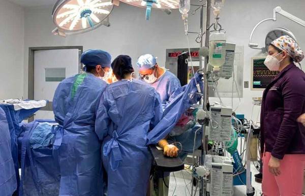 Dona madre rarámuri riñón a su hija, realizan trasplante con éxito