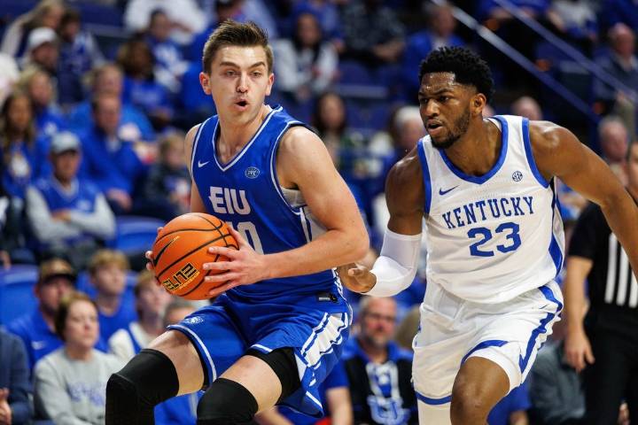 Deadspin | No. 9 Kentucky bounces back with wire-to-wire rout of Eastern Illinois