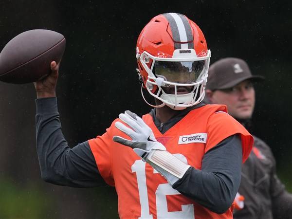 Browns' QB question: Stay the course with Dillon Gabriel or give Shedeur Sanders a shot?