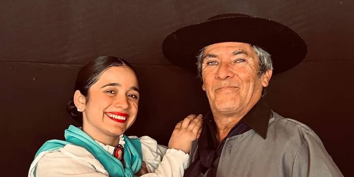 Ella tiene 21, él 55 y se enamoraron bailando folclore en una peña: “No buscamos encajar en la sociedad, nos amamos y listo”