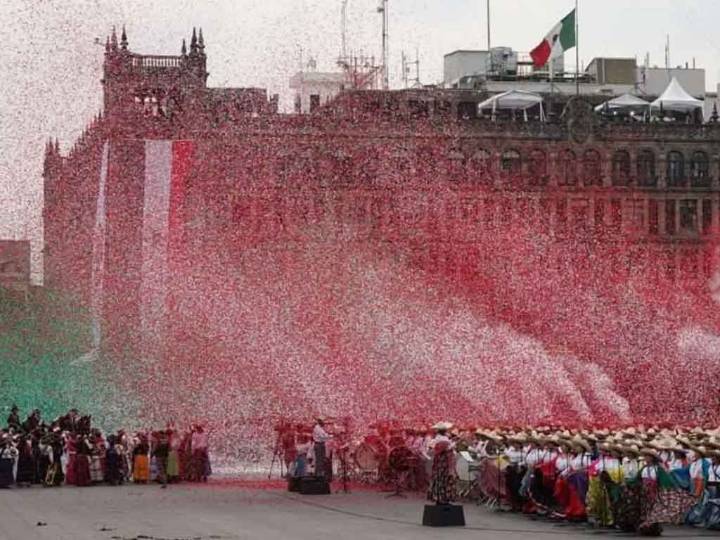 Mexicanos celebran aniversario 115 del inicio de la Revolución