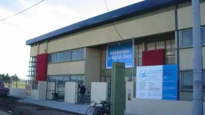 Madre golpeó a la directora de la escuela de su hija un mes después de que la menor la atacara