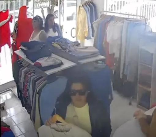 Sin miedo a las cámaras: Quedaron grabadas robando y piden ayuda para identificarlas
