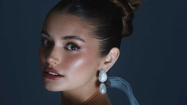 ¿Quién es Ignacia Fernández, la modelo chilena que ganó Miss Mundo y es vocalista de una banda de metal?