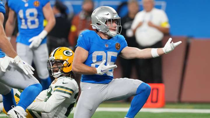 Lions cut Packers lead to 17-14 just before halftime