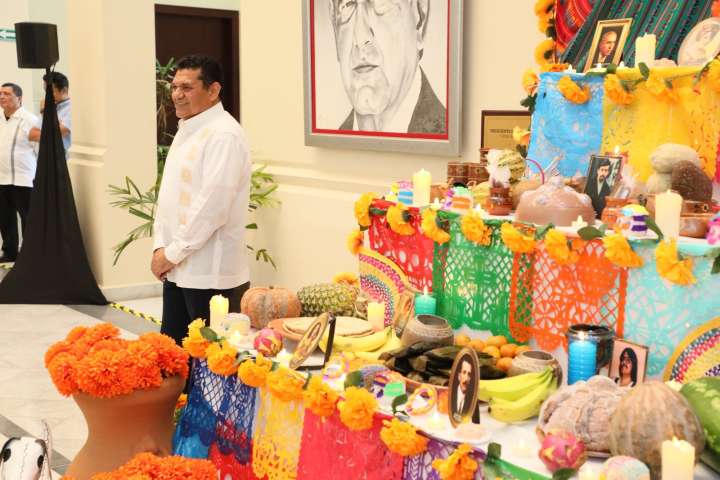 "Los seres humanos que se adelantaron, nunca se fueron, están con nosotros y nos inspiran a seguir adelante", asegura Javier May