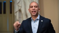 Jeffries blames Republicans for shutdown as CNN host questions Democrats' stance