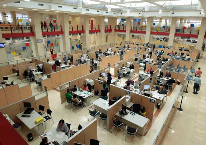 El Gobierno mejora la propuesta de subida salarial para los funcionarios