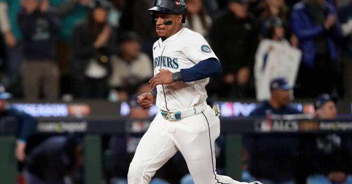Mariners' Jorge Polanco declines $6 million option, becomes free agent