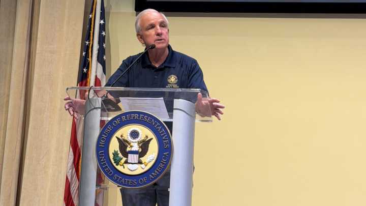 Congresista de Florida Acusa al Gobierno Mexicano de Cómplice de la "Dictadura Asesina en Cuba"