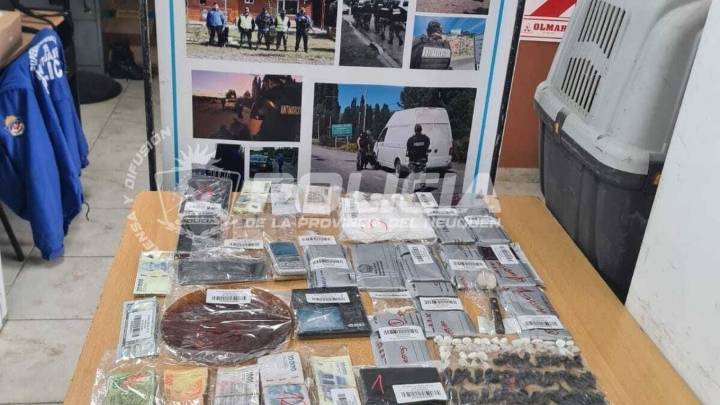 Desmantelaron una banda de narcomenudeo que producía pastillas de éxtasis