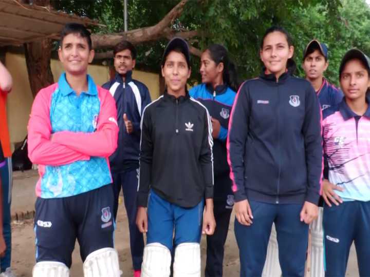 Fans cheer for Team India ahead of Women's World Cup final
