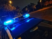 Asalta a un anciano desde un patinete, lo arrastra del cuello y lo deja crítico