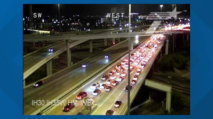 Westbound I-30 closed at I35W in Fort Worth due to crash, officials say
