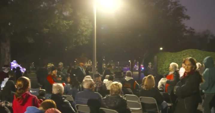 Loved ones' memories honored in hospice tree lighting ceremony in Stockton