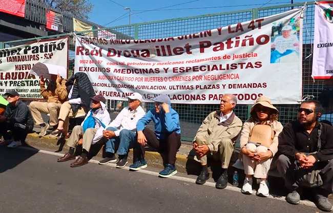 Exigen trabajadores de Pemex aumento salarial