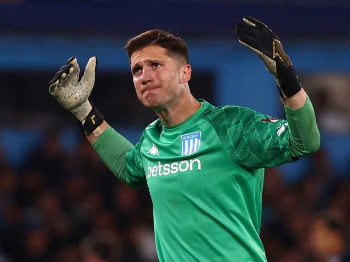 El representante de Cambeses presiona a Milito ante una supuesta oferta: "Deben decidir si lo quieren retener o pagarle lo que vale"