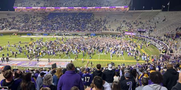 Fans rush field, tear down goalpost after ECU defeats Memphis 31