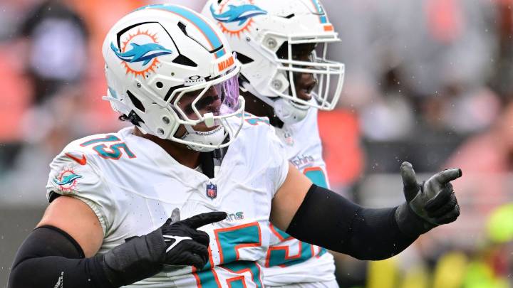 Eagles acquire edge rusher Jaelan Phillips in trade with Dolphins