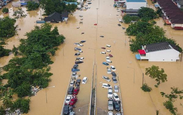 Cifra de muertos por inundaciones en Tailandia llega a 145