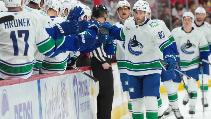 Canucks rumors: Vancouver open to trading newest member of forward core
