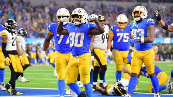 Sunday Night Football: Chargers improve to 7