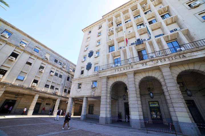 Condenada a 20 años de cárcel por abandonar a su bebé en un contenedor de basura