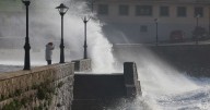 Alerta naranja en Galicia: olas de seis metros y vientos huracanados azotarán la costa