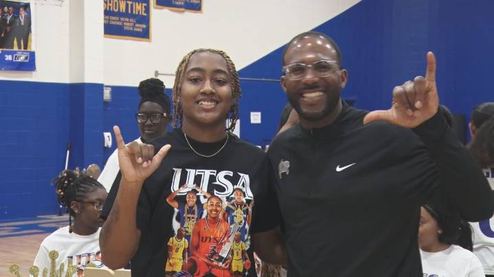 La Vega's Rhi Kinsey signs with UTSA