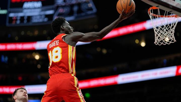 Banged-up Hawks roll to a 122-102 victory over the Lakers as Gueye scores a career