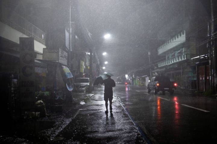 Super Typhoon Fung-wong slams into Philippines, killing 2 and displacing more than 1 million