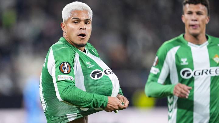 El Betis asalta el top 8 de Europa League y llega al derbi en vilo tras el choque entre Isco y Amrabat