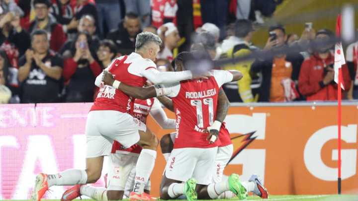 Al campeón del fútbol colombiano le llegó la hora de la verdad: Santa Fe visita al Bucaramanga en el cuadrangular B