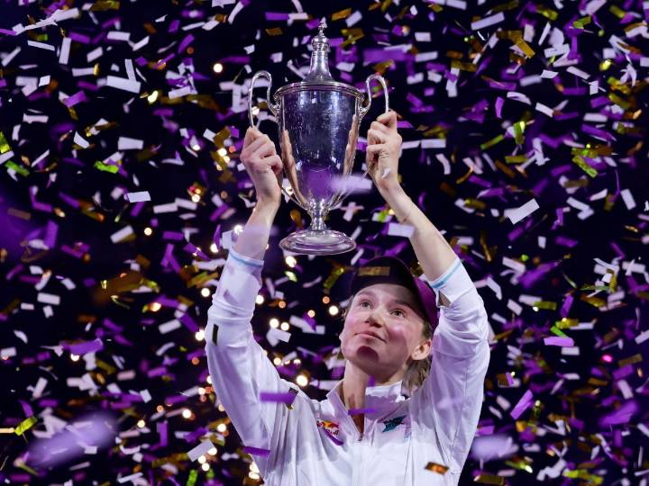 Elena Rybakina se corona y consigue su primer Masters WTA