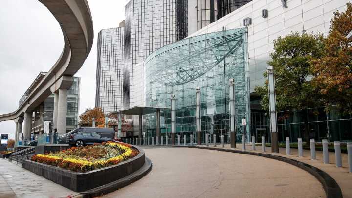 Last food court restaurant in Renaissance Center closes