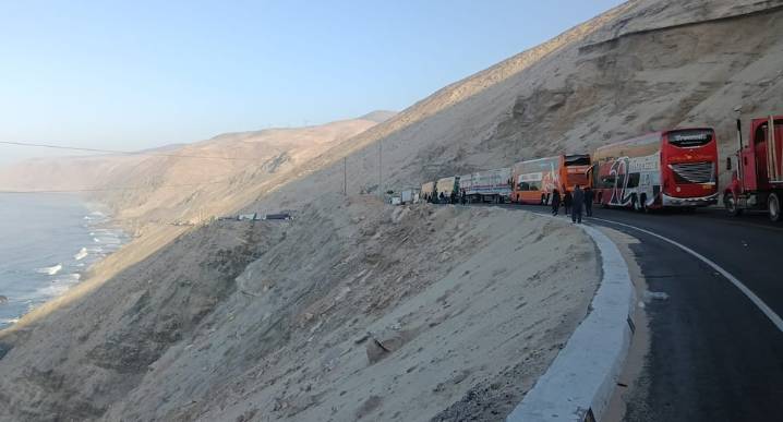 Arequipa: Pase restringido en Atico tras deslizamiento de rocas