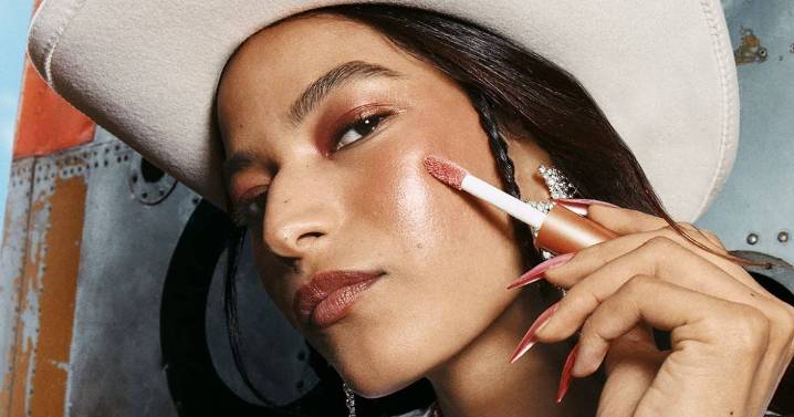 Shoppers rush to buy viral £9.99 highlighter that 'gives healthy glow'