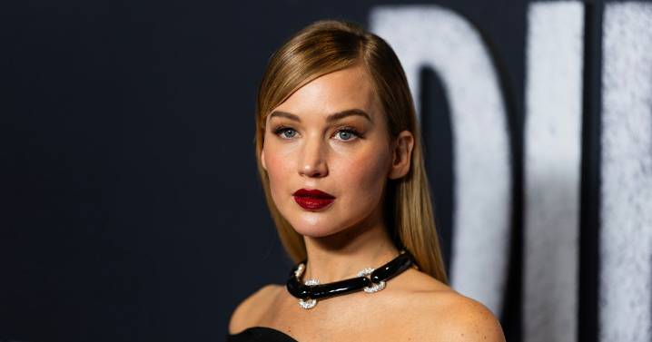 Jennifer Lawrence Talks 'Hunger Games' & 'Twilight' Comparisons