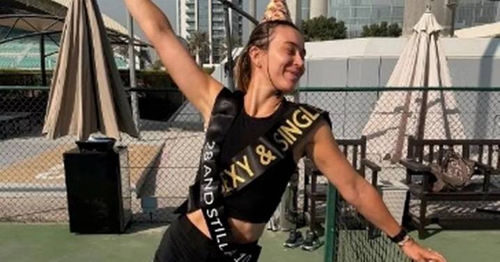 Tennis star says she's 'sexy and single' after splitting from 'power couple'